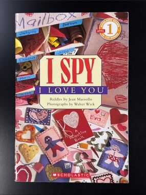 I Spy I Love You - A Level One Scholastic Reader Children’s Book